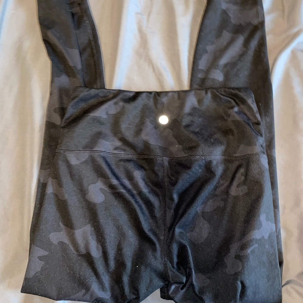 Black camo leggings - 90 degree